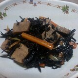 高野豆腐とひじきの煮物